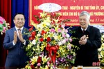 Nguyên Bí thư Tỉnh ủy Hà Tĩnh nhận Huy hiệu 70 năm tuổi Đảng