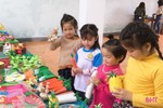 “Ngộ nghĩnh” những món đồ chơi cho bé dưới bàn tay của cô giáo mầm non Hà Tĩnh