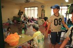 70.000 người dân Philippines đi sơ tán tránh bão, nhiều môn thi đấu SEA Games bị ảnh hưởng