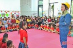 “Lấy trẻ làm trung tâm”, học sinh miền núi Hà Tĩnh hào hứng đến trường