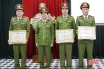 Trao thưởng Ban Chuyên án vụ buôn bán, vận chuyển gần 5,5 tạ pháo từ Quảng Ninh về Hà Tĩnh