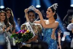 Đại diện Nam Phi đăng quang Miss Universe, Hoàng Thùy chỉ lọt top 20