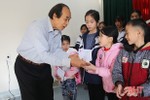 Hơn 260 triệu đồng tiền quà, học bổng đến với học sinh khuyết tật, mồ côi ở Hà Tĩnh