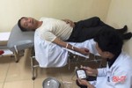 1h sáng, thầy giáo ở Hà Tĩnh lên bệnh viện hiến máu hiếm cứu người