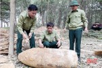 Phát hiện quả bom nặng khoảng 350kg trong vườn nhà dân ở Hương Khê