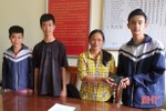Nhặt được ví tiền, 3 học sinh Hương Sơn tìm người trả lại