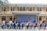 Trao quà cho 283 học sinh nghèo Can Lộc