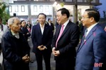 Phó Thủ tướng Vương Đình Huệ thăm cư dân nhà ở xã hội đầu tiên của Hà Tĩnh