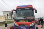 CSGT Hà Tĩnh bắt 2 xe khách vận chuyển hàng lậu trị giá trên 180 triệu đồng