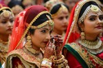 Tài phiệt Ấn Độ chi tiền làm đám cưới cho 271 cô dâu