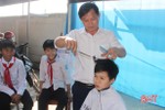 Tiệm cắt tóc “không đồng” cho học sinh ở Lộc Hà mở cửa “đón khách”