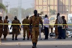 Xe buýt chở sinh viên bị đánh bom ở Burkina Faso, ít nhất 14 người thiệt mạng