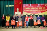 Trao quà tết cho 300 người nghèo, nạn nhân chất độc da cam Hà Tĩnh