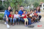 Báo Hà Tĩnh phối hợp mang Tết ấm đến trẻ em vùng cao Hương Khê
