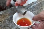 Kinh hoàng sản xuất nước mắm dùng hóa chất tẩy rửa soda