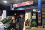 Nhân viên cây xăng ở Hà Tĩnh bị dí dao vào cổ vẫn quật ngã tên cướp