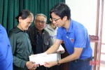 Báo Hà Tĩnh chung tay tặng quà tết cho người dân nghèo