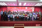 Trao học bổng 1 tỷ đồng cho học sinh hiếu học Hà Tĩnh