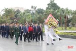 Lãnh đạo tỉnh Hà Tĩnh dâng hương tưởng niệm Bác Hồ và các anh hùng, liệt sỹ
