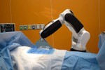 Mỹ dùng robot điều trị cho bệnh nhân nhiễm virus corona