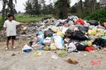 Bãi tập kết rác thải gây ô nhiễm, người dân Xuân Giang “kêu” chưa thấu!