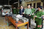 Giám đốc Công an Hà Tĩnh thưởng nóng vụ bắt 2 đối tượng vận chuyển 45kg ma túy đá