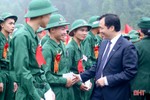 Phó Bí thư Thường trực Tỉnh ủy Hà Tĩnh Hoàng Trung Dũng dự lễ giao quân tại Lộc Hà