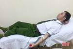 Chiến sỹ cảnh sát cơ động hiến máu sống cứu người