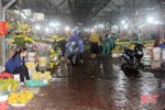 Hàng hóa ở chợ ế ẩm, hơn 4 giờ chiều tiểu thương TP Hà Tĩnh đã lo đóng quầy!