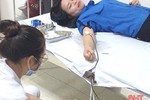 2 cán bộ phường Đậu Liêu trực tiếp hiến máu cứu người