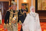 Quốc vương và Hoàng hậu Malaysia tự cách ly sau khi 7 nhân viên cung điện nhiễm Covid-19