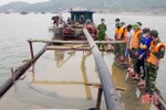 Bắt quả tang tàu khai thác 35m3 cát trái phép trên vùng biển Hà Tĩnh