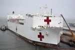 Khám phá siêu tàu bệnh viện USNS Comfort mới tới giải cứu New York