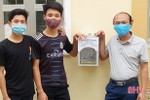 4 thầy trò ở huyện miền núi Hà Tĩnh chế tạo máy rửa tay sát khuẩn tự động
