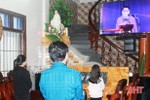 Giãn cách xã hội, hầu hết giáo dân ở Hà Tĩnh an lòng dự thánh lễ tại nhà