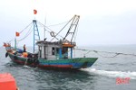 Bắt 2 tàu giã cào khai thác trái phép trên vùng biển Hà Tĩnh