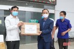 Vũ Quang trao tặng vật tư y tế trị giá 50 triệu đồng cho huyện Khăm Cợt