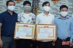 Khen thưởng anh em ruột ở Hà Tĩnh cứu sống 3 ngư dân gặp nạn trên biển