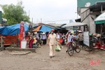 Cần đóng cổng chợ rau lấn đường ở trung tâm thành phố Hà Tĩnh