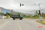 Lắp đặt cụm đèn tín hiệu tại “điểm đen” giao thông ở Hồng Lĩnh