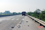 Hà Tĩnh: Xe tải kéo lê người và xe máy hơn 20m mới dừng lại