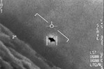 Lầu Năm Góc chính thức công bố các đoạn video quân sự về UFO