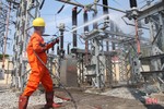 “Mục sở thị” công nghệ vệ sinh trạm biến áp 110 kV không cần cắt điện ở Hà Tĩnh