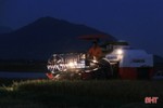 Xem nông dân Hà Tĩnh gặt lúa đêm “trốn” nóng