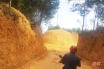 “Đất tặc” khoét núi mở đường khai thác hàng nghìn m3 đất trái phép ở Hương Khê