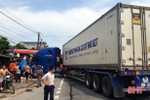 Container đối đầu xe khách ở Kỳ Anh, 1 phụ nữ tử vong thương tâm