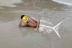 Chàng trai “khóc thét” khi mang ảnh đi biển lên mạng nhờ photoshop