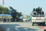 Đèn tín hiệu “ngủ quên”, xe cộ “giành giật” nhau tại ngã tư ở Can Lộc