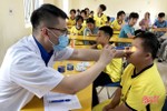 Khám, cấp thuốc miễn phí cho trẻ em Làng trẻ mồ côi Hà Tĩnh