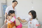 Bác sỹ Bệnh viện Nhi Trung ương điều trị cho bệnh nhân tuyến huyện Hà Tĩnh